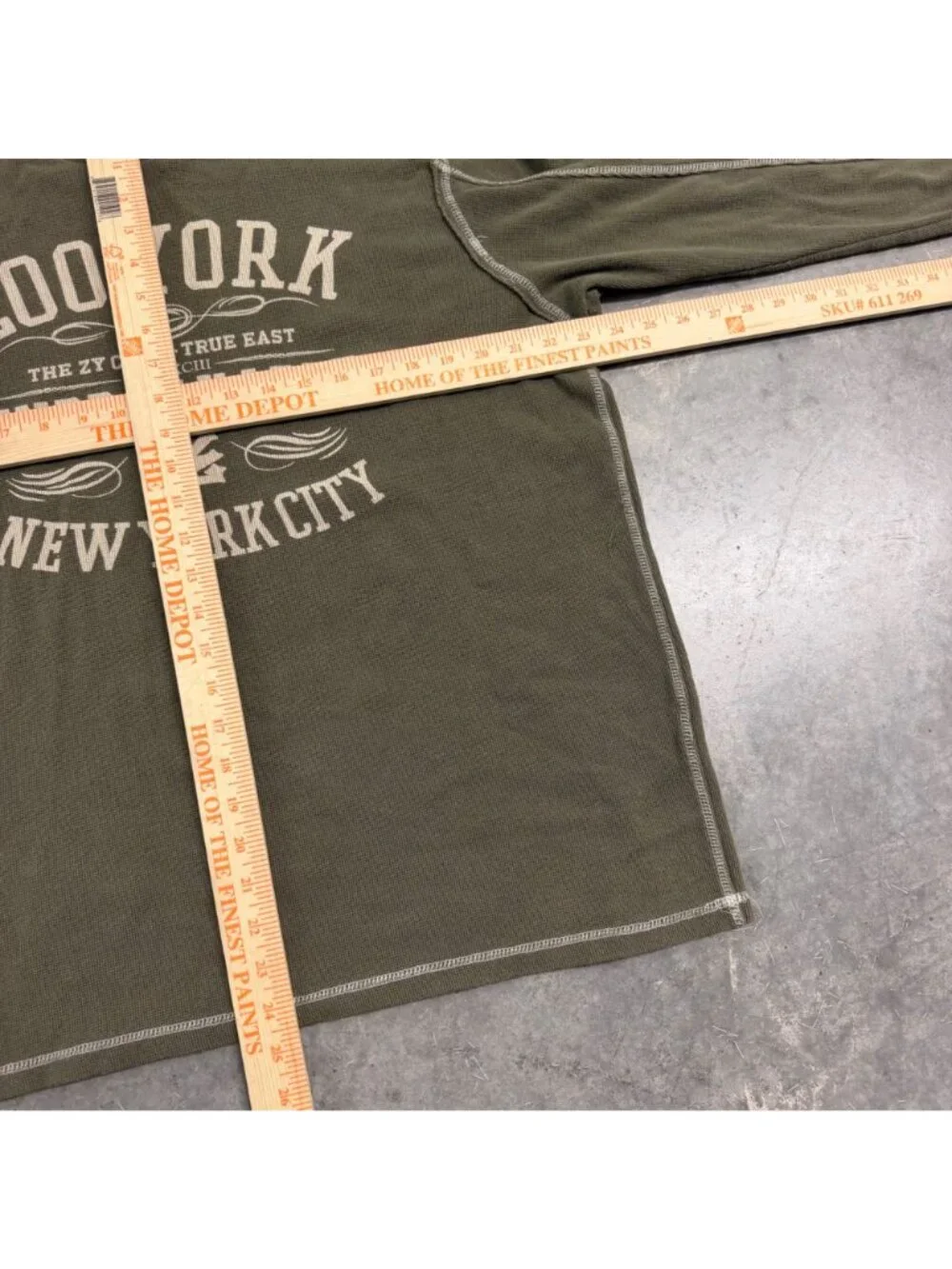 Zoo York crewneck collar